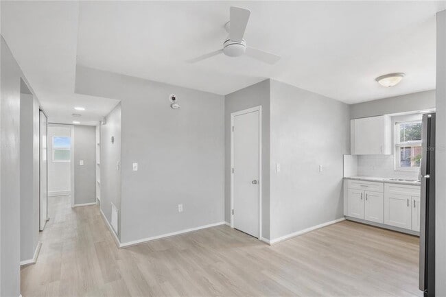 Building Photo - 250 Rosery Rd NW