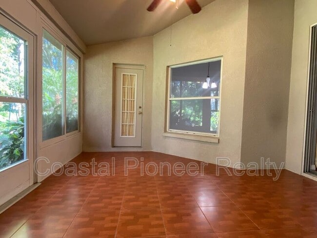 Building Photo - 10542 San Travaso Dr