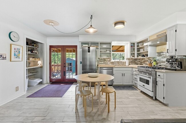 Building Photo - 8801 Redfield Ln