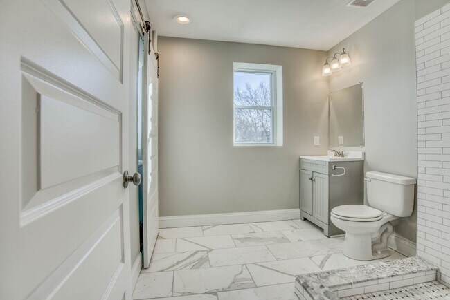 Building Photo - 1623 E Baltimore St