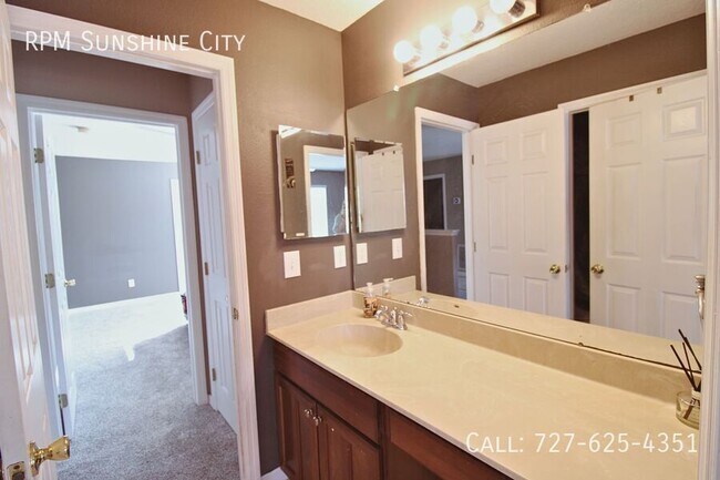 Building Photo - 11129 Creek Haven Dr