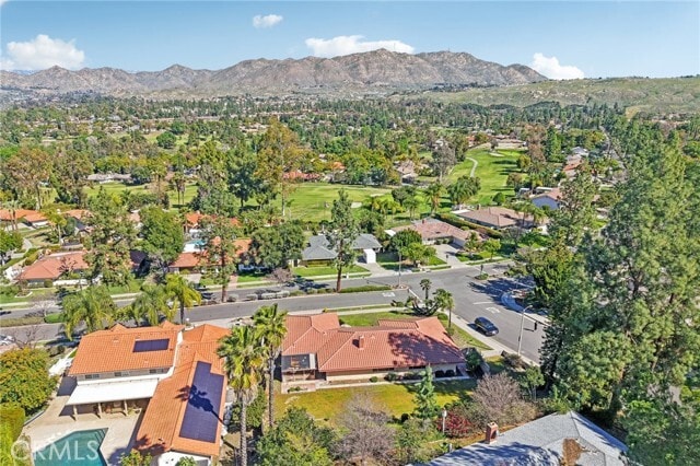 Building Photo - 1500 Country Club Dr