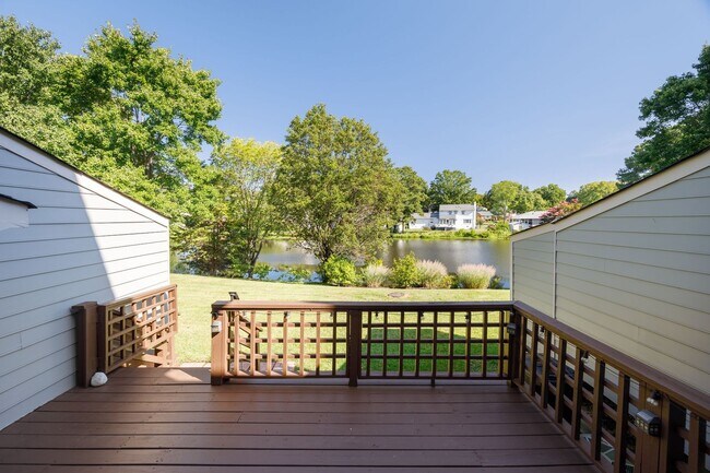 Building Photo - 9154 Lakeland Dr