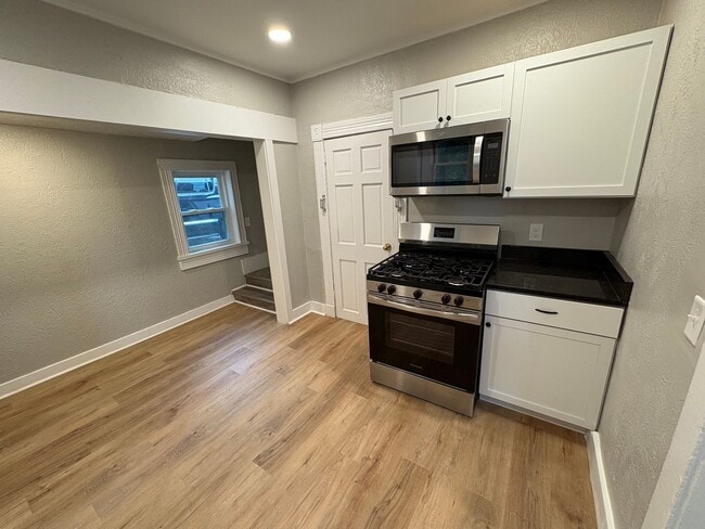 Building Photo - Beautiful 4 Bedroom  House