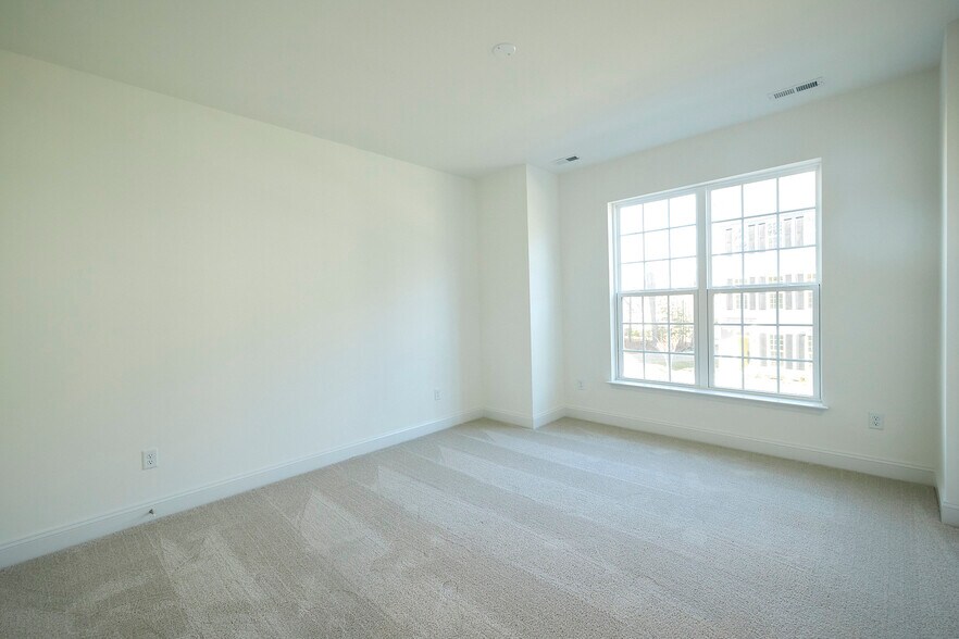 Building Photo - 13868 Randolph Pond Ln