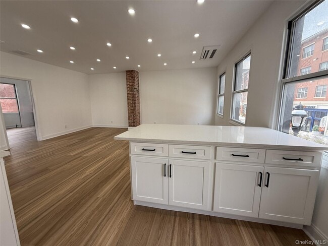 Building Photo - 297 Halstead Ave