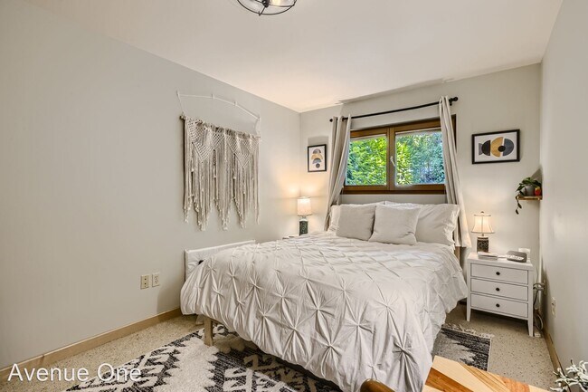 Building Photo - 4 br, 3 bath House - 1614 32nd Ave