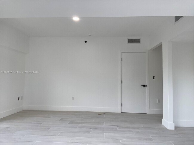 Building Photo - 575 Crandon Blvd