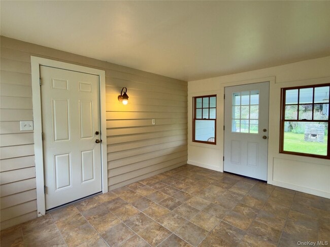 Building Photo - 51 Horseshoe Dr