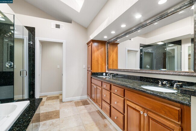 Building Photo - 313 Deepcreek Ct