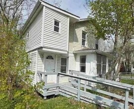 Building Photo - 327 4th Ave