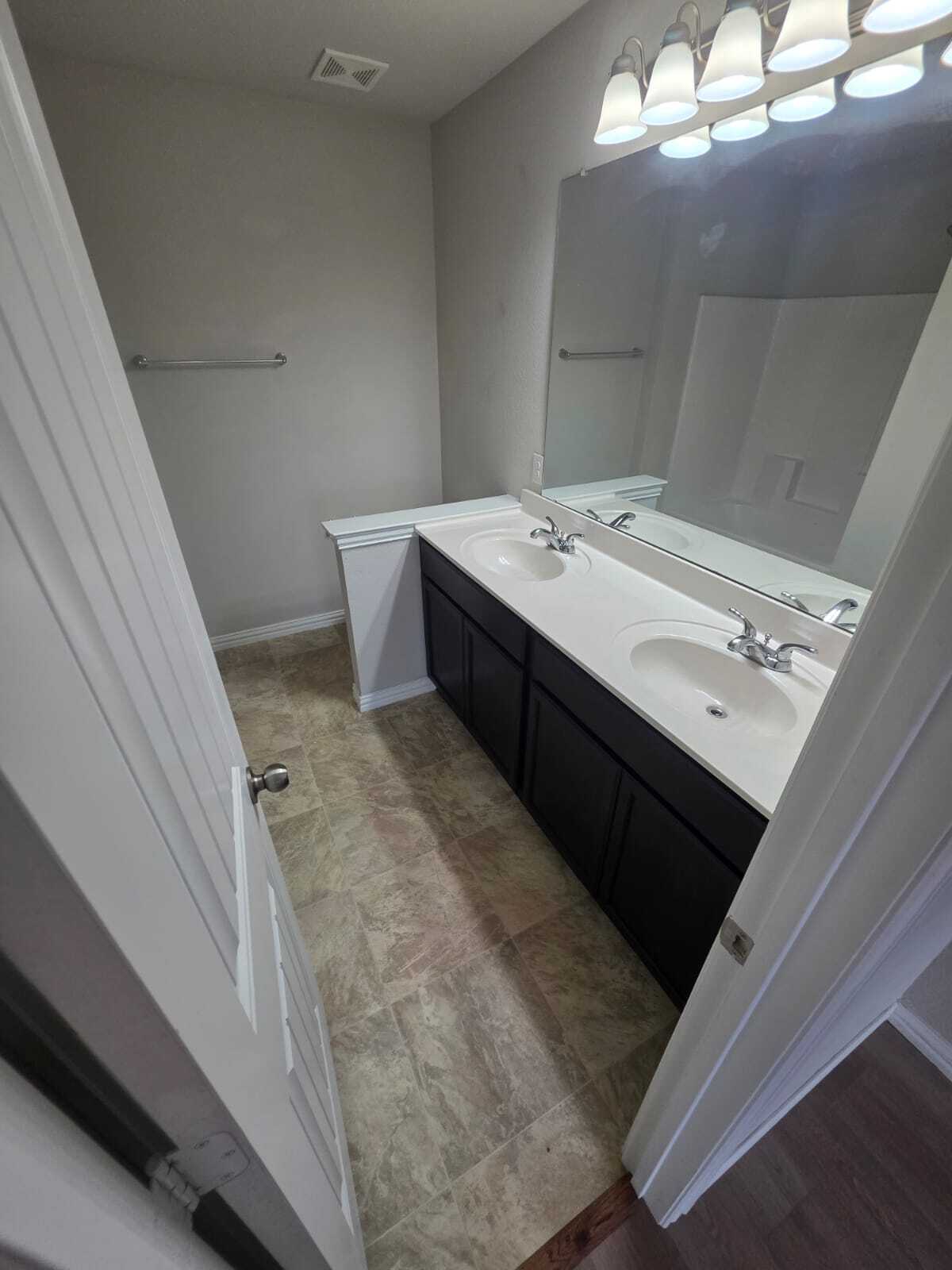 Building Photo - 1336 Glen Garden Dr