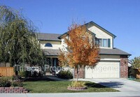 Building Photo - 2437 Forsythia Dr