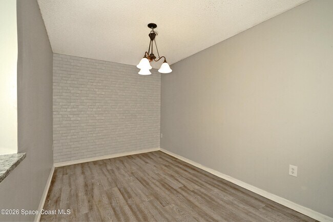 Building Photo - 240 Spring Dr