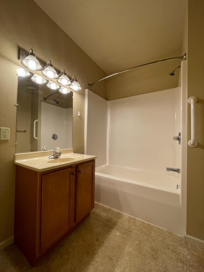 Building Photo - 323 W Main St