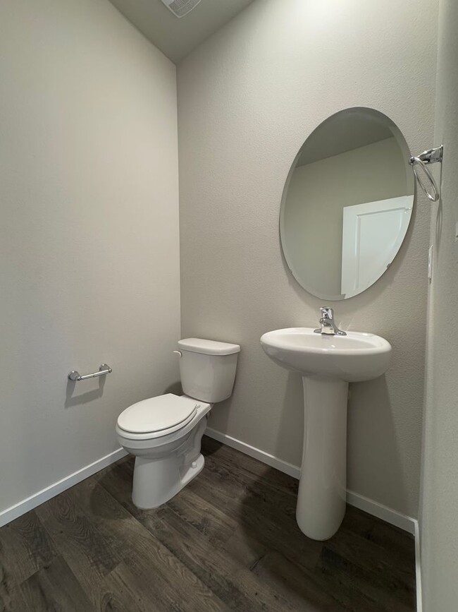 Building Photo - Spacious 4-Bedroom Home in a Great Neighborhood