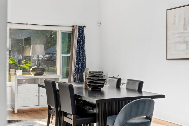 Building Photo - 2874 Grand Ave SW