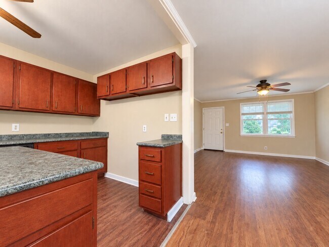 Building Photo - 4229 Hickory Dr