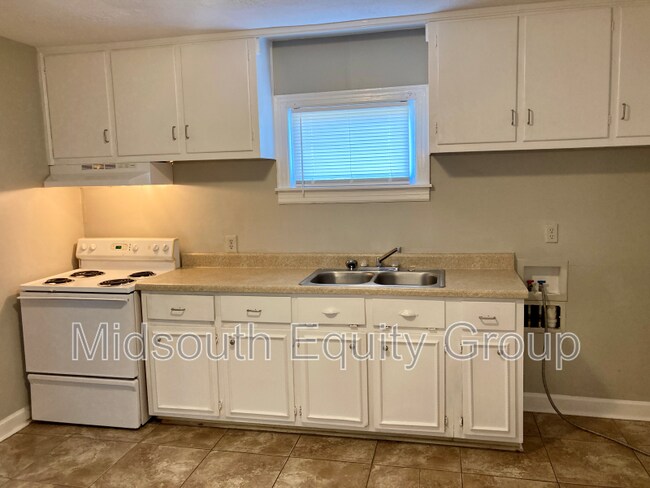 Building Photo - 54 Monroe Ave