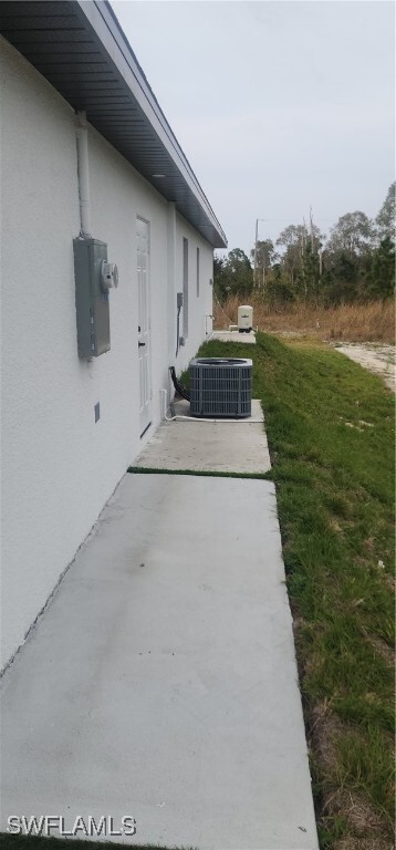 Building Photo - 915 Panda Dr