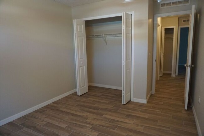 Building Photo - 3 Bedroom Home with Garage
