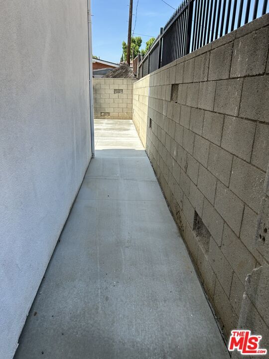 Building Photo - 13757 Vanowen St