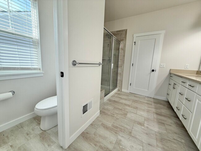 Building Photo - 6394 S Trailwoods Dr