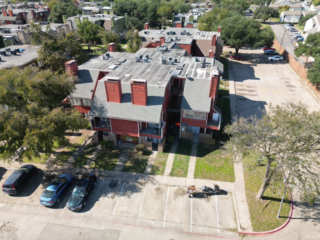 Building Photo - 9839 Walnut St