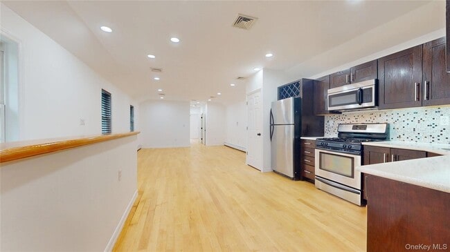 Building Photo - 138-15 82nd Dr