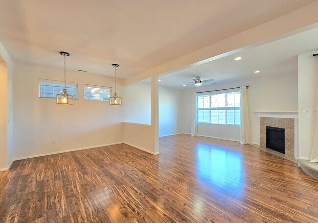 Building Photo - 4 Bedroom Home Available Now in Lake Stevens!