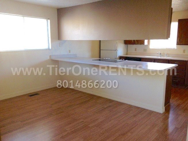Building Photo - NO DEPOSIT option available for qualified renters!