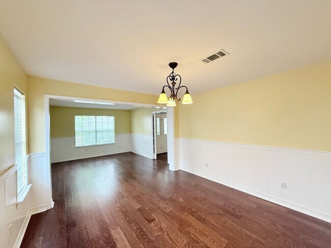 Building Photo - Custom Built 4-Bedroom/3 Bathroom Home