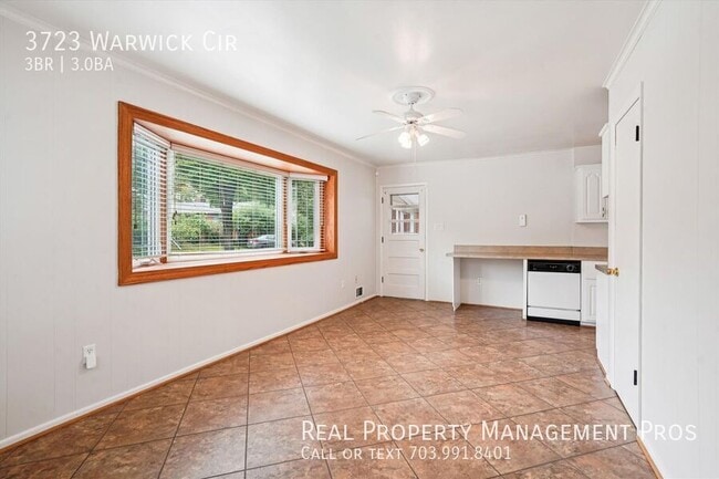 Building Photo - 3723 Warwick Cir