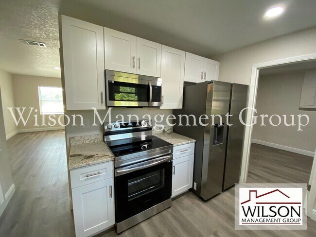 Building Photo - 1904 SW Rd