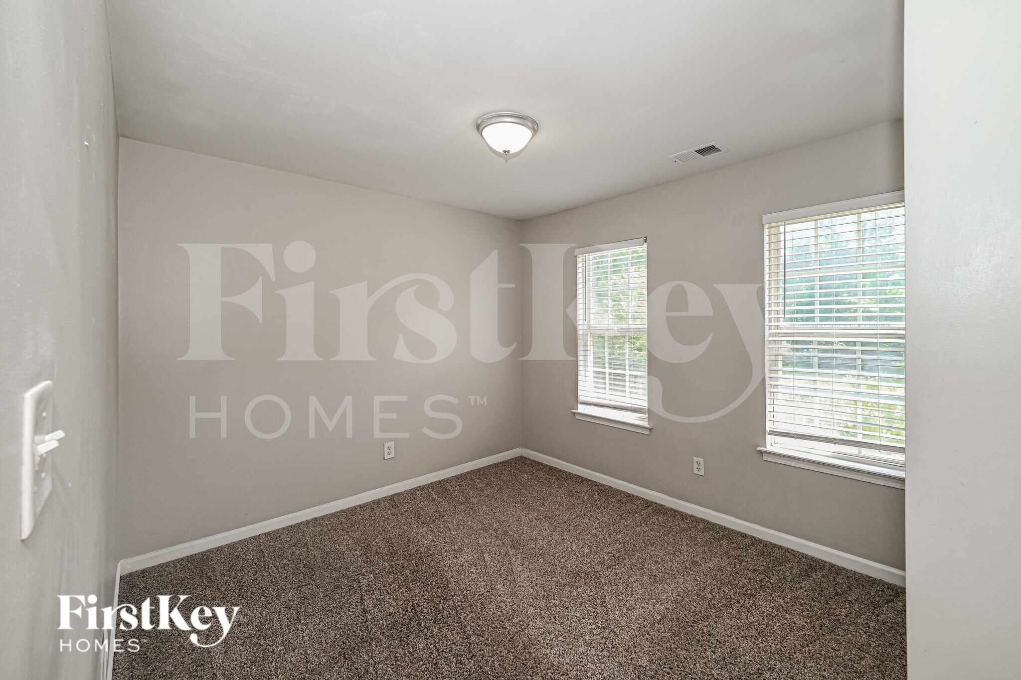 Building Photo - 6015 Forest Pond Dr