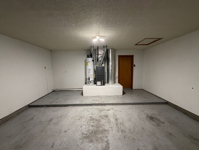 Building Photo - 3 Bedroom Single Story Home Available Near Unser Blvd NW & Ladera Dr NW!