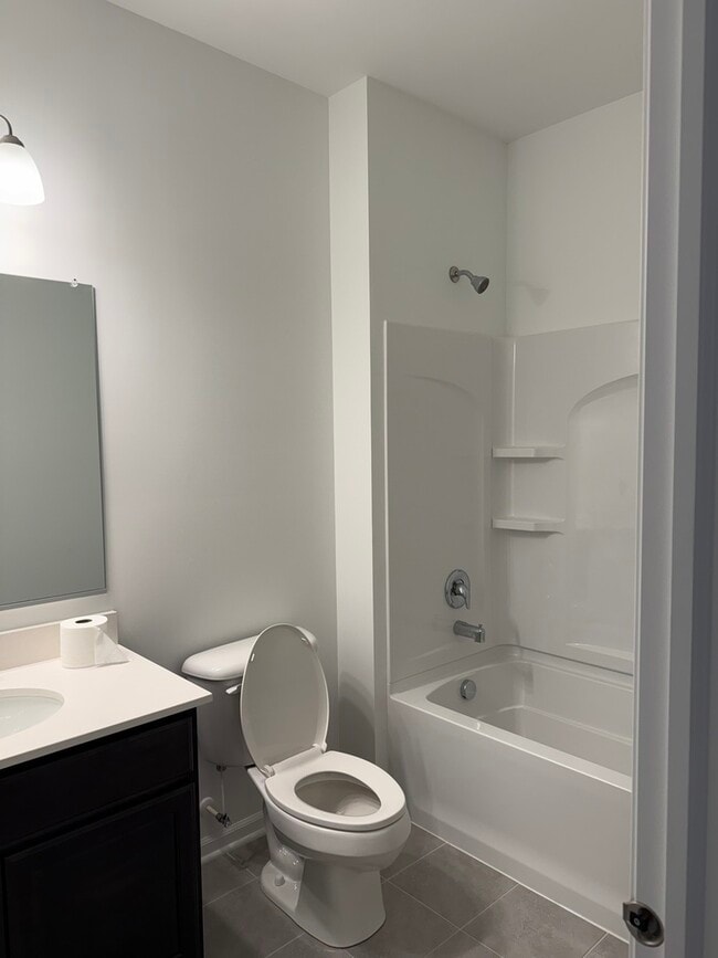 Building Photo - 287 Kingsport Dr