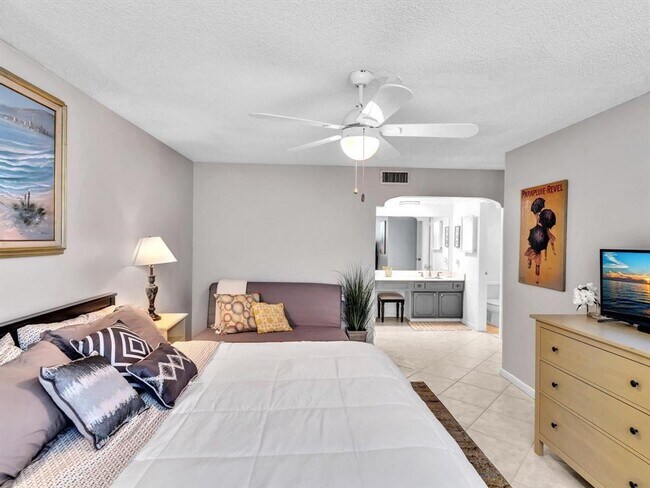 Building Photo - 5200 N Ocean Blvd