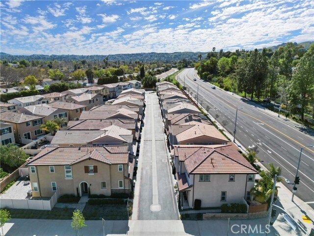 Building Photo - 23201 W Canterbury Way