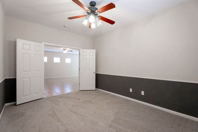Building Photo - 4433 Weitzman Pl