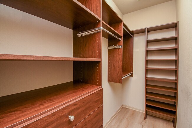 Building Photo - 2106 Harmon Crest Ct