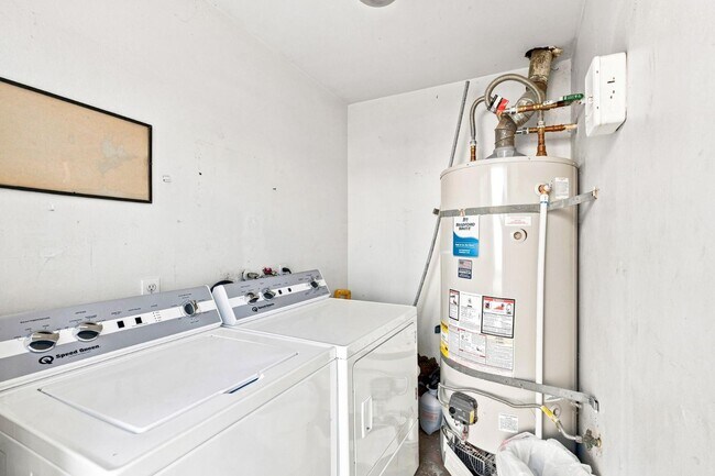 Building Photo - 829 San Fernando Pl