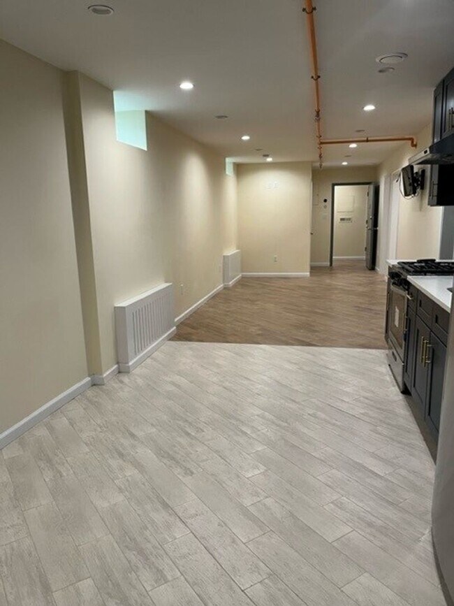 Building Photo - Recently Remodeled 2 bedroom 1 bath