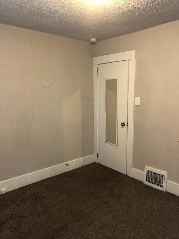 Building Photo - 810 21st St