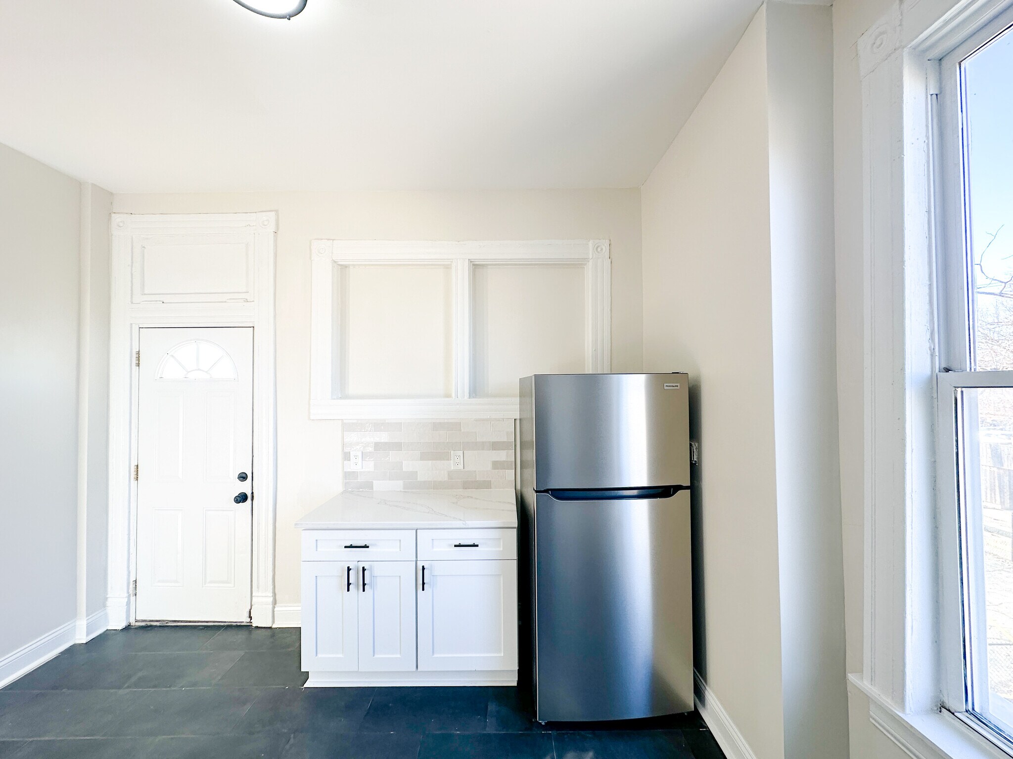 Building Photo - 3333 California Ave