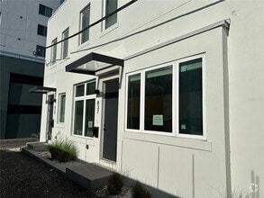 Building Photo - 837 Calla Terrace N