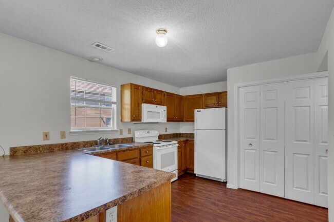 Building Photo - 4401-4403-4403 Cheryl Ct