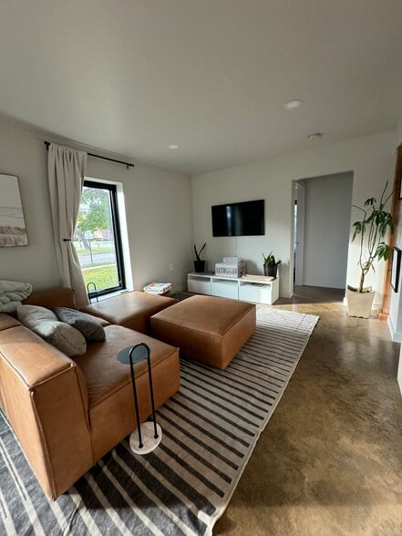 Building Photo - 50 Patchen Rd