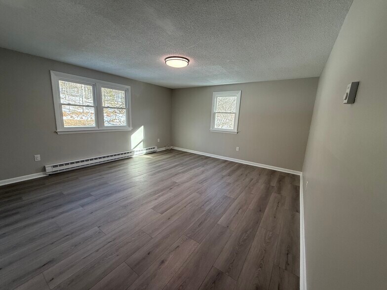 Building Photo - 735 Stafford Rd