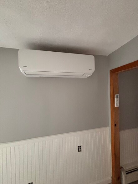 Building Photo - 194 Water St